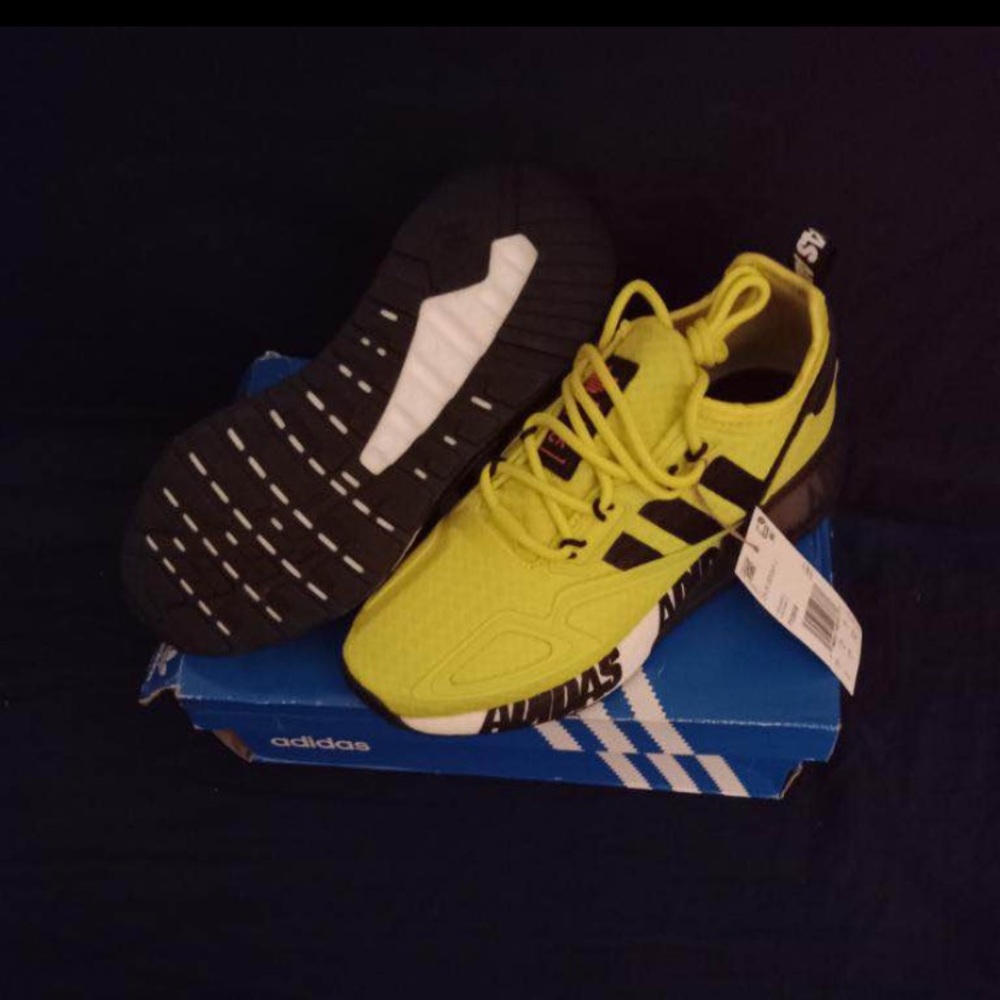 Adidas ZX r2k Boost J kids size 4 never worn